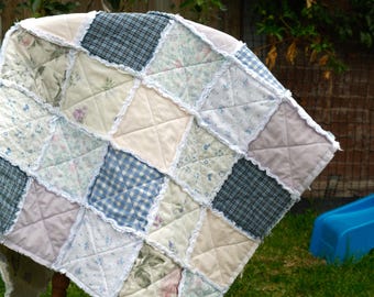 Weiß & Blau Upcycled Vintage Patchwork Rag Quilt - Wurfgröße