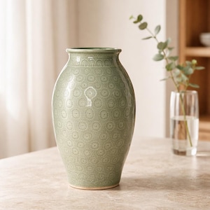 Jade Flower Pattern Embossed Vase