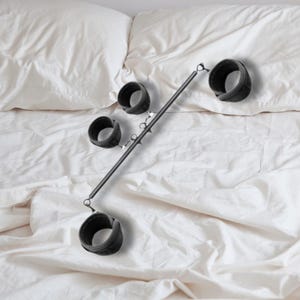 Adjustable Spreader Bar Set with Soft Wrist & Ankle Cuffs – Travel-Friendly Positioning Accessory for Couples