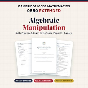 Puede incluir: Una guía de estudio titulada Cambridge IGCSE Mathematics 0580 Extended Algebraic Manipulation Skills Practice & Exam-Style Tests Paper 2 + Paper 4. La portada muestra tres páginas superpuestas de problemas matemáticos sobre un fondo de cuadrícula con botones para ejemplos resueltos, esquemas de calificación completos y soluciones detalladas.