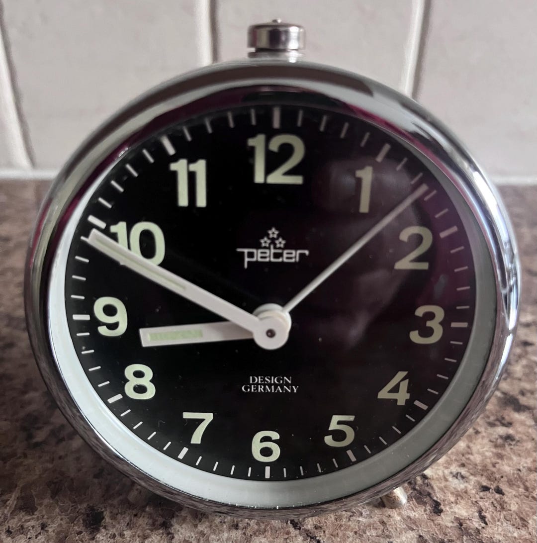 ヴィンテージのピータードイツ製目覚まし時計 - Etsy 日本