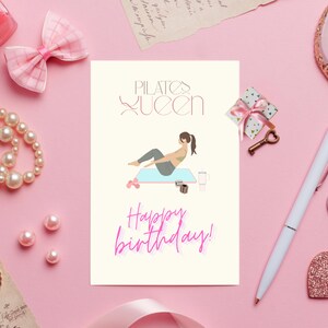 Cartão de aniversário de Pilates – A6 para impressão – Saudação digital divertida para ela – Rainha do Pilates – Lindo presente – Download de cartão de bem-estar