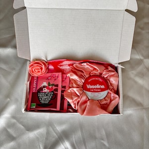Pink Self-Care Gift Box – Lip Care, Tea, Scrunchie & Rose – Pamper Box for Her – Letterbox Gift – Birthday, Thank You or Get Well Gift