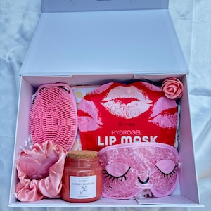 Self Care Gift Box for Her – Pink Pamper Box with Candle, Lip Mask, Scrunchie & Gua Sha – Perfect Birthday or Thank You Gift