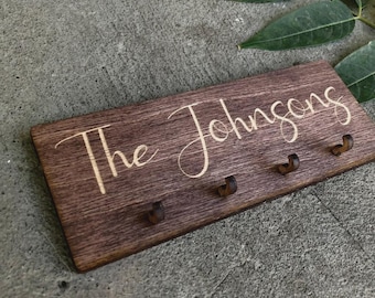 Personalized Family Name Key Holder – Rustic Wood Entryway Organizer