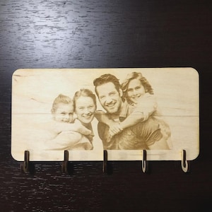 Custom Family Photo Key Holder — Personalized Engraved Wood Wall Rack, Photo Gift Organizer, Entryway Key Hooks, Unique Home Decor