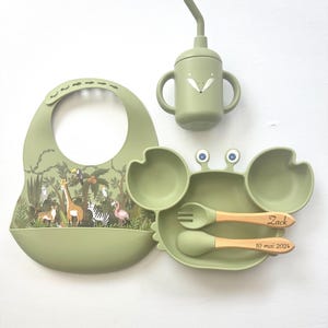 Set repas assiette et couvert pour enfant personnalisé -couvert en bois -cadeau de naissance, baptême, Noël - assiette silicone bébé