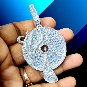 Colgante de diamantes baguette con diamantes simulados, letra personalizada, acabado en oro blanco de 14 quilates, inicial de diamante, colgante de alfabeto personalizado de hip hop.
