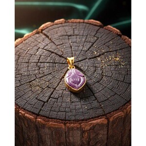 Natürlicher Rubinblatt-Anhänger, vergoldet | Handgeschnitzte Edelsteinkette, von der Natur inspirierter Schmuck