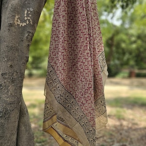 Indian Block Print Sarong, Jari Border Sarong Beach Wrap, Cotton Sarong, Pareo, Block Print Scarf, Summer Beach Pareo , Size 44x72 Inc