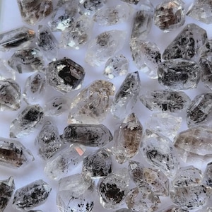Ruwe Herkimer diamantkwartskristallen, gewicht ca. 4 tot 15 gram. Geschikt voor het maken van sieraden, groothandelspartij, prijs per stuk.