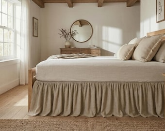 Gonna da letto in lino ammorbidito e lavato a pietra, con volant naturali. Disponibile nelle misure Queen, King, Twin e Full Double.