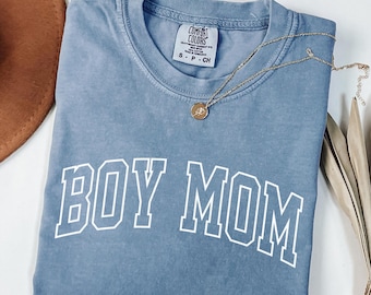 Comfort Colors® Junge Mama Shirt, Junge Mama Shirt, Schwangerschaftansage Junge, Mama von Jungen Shirt, Muttertagsgeschenk, süßes Mama T-Shirt, Mama Geschenk