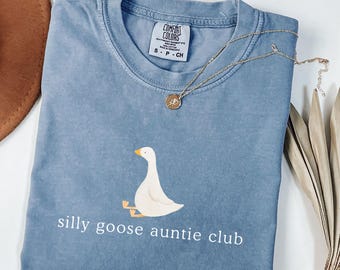 Comfort Colors® Silly Goose Auntie Shirt, Pregnancy Announcement Gift for Aunt Pregnancy Reveal to Aunt, Cool Aunts Tee, Cute Auntie Shirts