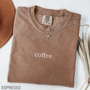 Comfort Colors® Kaffee Shirt, Kaffee Liebhaber Geschenk, lustiges Kaffee Shirt, Kaffee Liebhaber Shirt, Kaffee Shirts für Frauen, Kaffee Geschenk, Kaffee T-Shirt