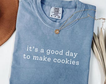 Camiseta "Es un buen día para hacer galletas" de Comfort Colors®, regalo para mamás reposteras. Camiseta para mamás reposteras. Camiseta para hornear galletas. Regalo de repostería para ella.