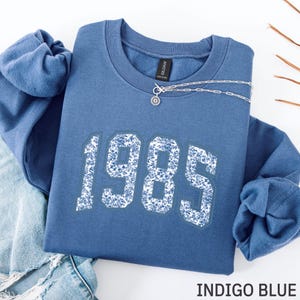 Toile Floral 1985 Sweatshirt, 1985 Birthday Sweater, Birthday Gift for Born in 1985, Custom Birth Year Sweatshirt, 40th Birthday Gift