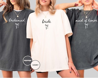 Trauzeugin & Brautjungfer Komfortfarben Shirt, Hochzeitsgeschenk, Braut-T-Shirt mit Schleife, individuelles Junggesellinnenabschiedsgeschenk, Brautparty-T-Shirt