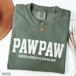 Comfort Colors® Kundenspezifisches Pawpaw-Shirt mit den Namen der Enkelkinder, maßgeschneidertes Vatertagsgeschenk für Großeltern, personalisiertes Opa-Shirt
