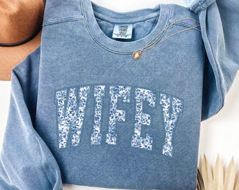 Komfort Farben Toile Blumen Wifey Sweatshirt, Hochzeitsgeschenke, Verlobungsgeschenk, Brautgeschenke, gerade verheiratet, Blumenfrau-T-Stück, Brautpartygeschenk
