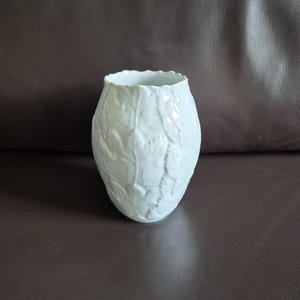 White Fürstenberg porcelain vase with leaf relief – Germany ca. 1960–1980 – vintage decorative flower vase