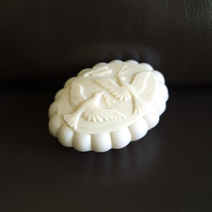 Vintage Art Deco light pink opaline soap box with lid and relief of doves, designed by Curt Schlevogt