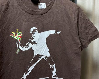 Vintage Banksy Boy Flower Art shirt size S rl06