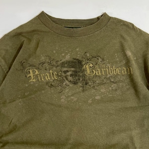 Vintage 2000s Pirates of The Caribbean Movie Shirt size M   RL01
