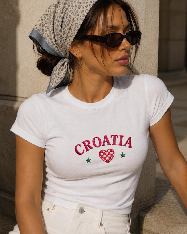 Kroatien broderad babytröja | Y2K kroatisk skjorta | Kroatien fotbollsmall, latinamerikansk Y2K sommaroutfit, flaggtopp, present till henne bild 1