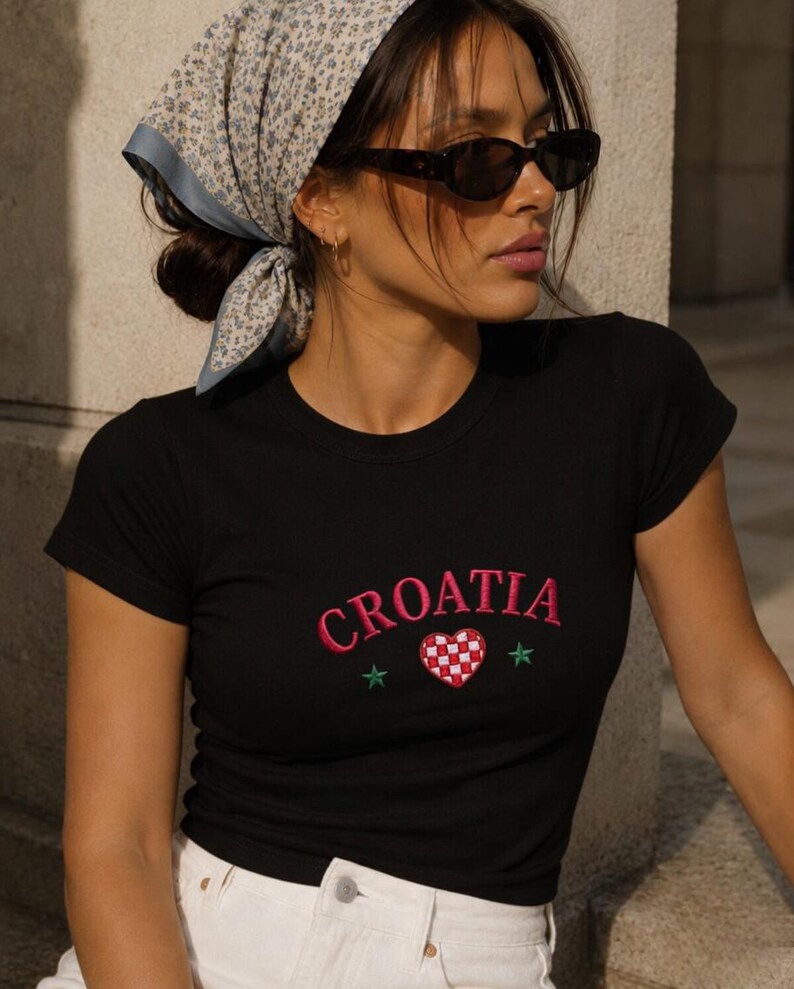 Kroatien broderad babytröja | Y2K kroatisk skjorta | Kroatien fotbollsmall, latinamerikansk Y2K sommaroutfit, flaggtopp, present till henne bild 4