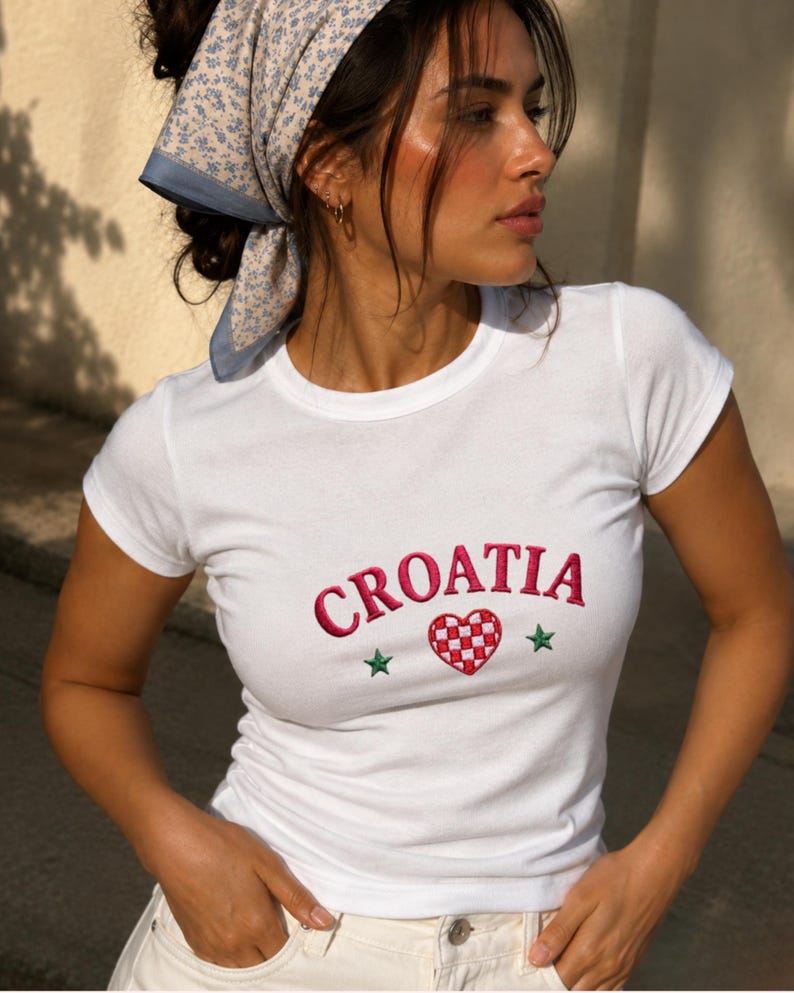 Kroatien broderad babytröja | Y2K kroatisk skjorta | Kroatien fotbollsmall, latinamerikansk Y2K sommaroutfit, flaggtopp, present till henne bild 6