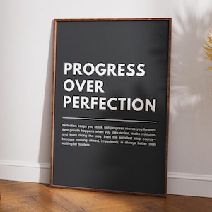 Afdrukbare motiverende muurkunst vooruitgang over perfectie citaat inspirerende kantoorposter modern interieur