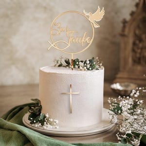 Cake Topper Set zur Taufe mit Namen, Tauftorte Deko aus Holz ,Acryl Gold, Erstkommunion shown in an AI-generated listing photo