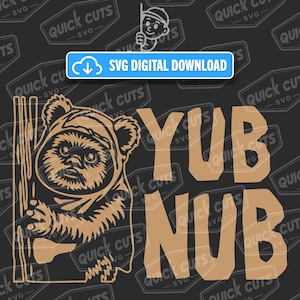 Könnte beinhalten: Digitaler SVG-Download mit einem braunen Cartoon-Ewok-Charakter, der ein Holzobjekt hält, mit den Worten "Yub Nub" in großen braunen Buchstaben. Ein blaues Banner lautet "SVG DIGITAL DOWNLOAD". Der Hintergrund ist dunkelgrau.