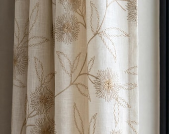 Cortinas de lino con bordados florales, cortinas botánicas en color beige neutro, paneles de cortinas de lino a medida, cortinas que filtran la luz.