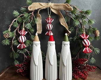 Ribbed Santa Claus | Modern 3D-printed decoration | Scandinavian/Japanese Santa Claus | Minimalist Christmas figure