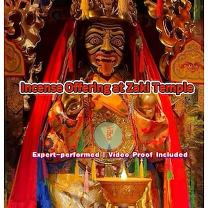 Könnte beinhalten: Detailliertes Bild einer religiösen Figur mit goldener Maske und aufwendigem Kopfschmuck. Die Figur ist mit roten und goldenen Stoffen geschmückt. Der Text lautet "Incense Offering at Zaki Temple" und "Expert-performed | Video Proof Included".