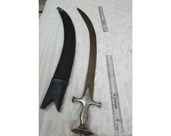Espada antigua vintage de curva ligera, espadas, sable raro, cuchillos, machete, katana, kukri medieval, vaina antigua, coleccionable.