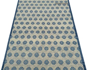 Tapis bleu à motifs floraux - Tapis géométrique minimaliste