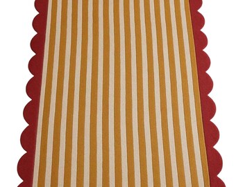 Tapis en laine tufté main - Rayures crème et bordure festonnée rouge