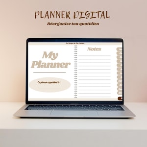 Peut inclure: Un ordinateur portable affiche une interface de planificateur numérique. L'écran affiche "My Planner" et "Notes" en beige. Le haut de l'écran indique "PLANNER DIGITAL" et "Réorganise ton quotidien". L'ordinateur portable est ouvert sur une surface blanche.