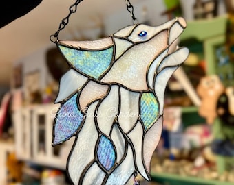 狼のステンドグラスサンキャッチャー、遠吠えする狼の模様（PDF