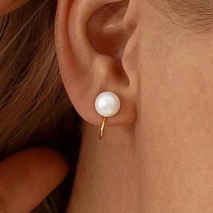 Pendientes de clip de perlas de agua dulce, pendientes minimalistas de perlas doradas, pendientes sin perforación, pendientes clásicos para el día a día, regalo para damas de honor.
