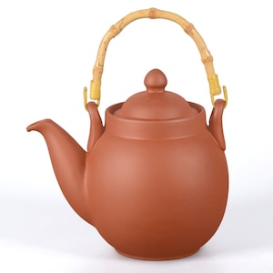 Handgefertigte Tonkanne, Teekanne Tenno mit Sieb und Bambushenkel, 800ml Füllmenge