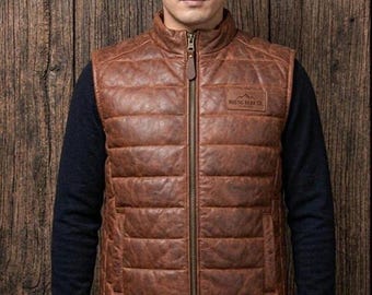 Chaleco acolchado de cuero marrón desgastado para hombre, auténtico chaleco de motorista.