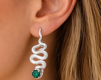 Ohrringe in Schlangenform aus Sterlingsilber, mit Smaragd-Edelstein, gotischer Naturschmuck (23 mm Länge)