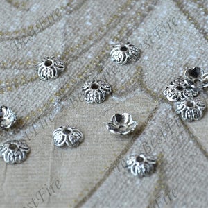 50 pcs of Silver tone metal flower bead cups 7.5 mm,bead cap findings,beads,findings beads