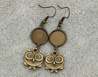 Nuovo stile Gufo Tono bronzo Earwires Hook con cabochon pad rotondo, lunetta orecchino, gancio orecchini, orecchino trovato