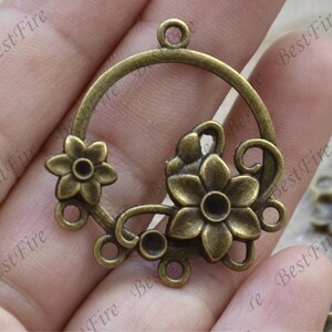 10 pcs of Bronze flower circle Connector pendant, charm Metal Earring Components ,earring Pendant charm,Dangle Charm