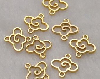 Złota zawieszka z łącznikiem w kształcie chmury, z 2 pętelkami (11 x 12 mm)